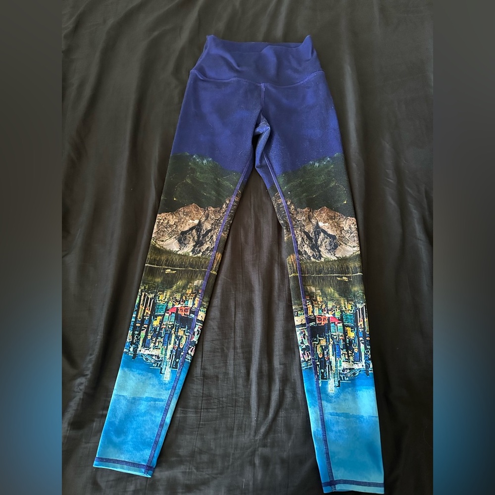 ALO Yoga Scenic Print Blue Leggings - Size Small